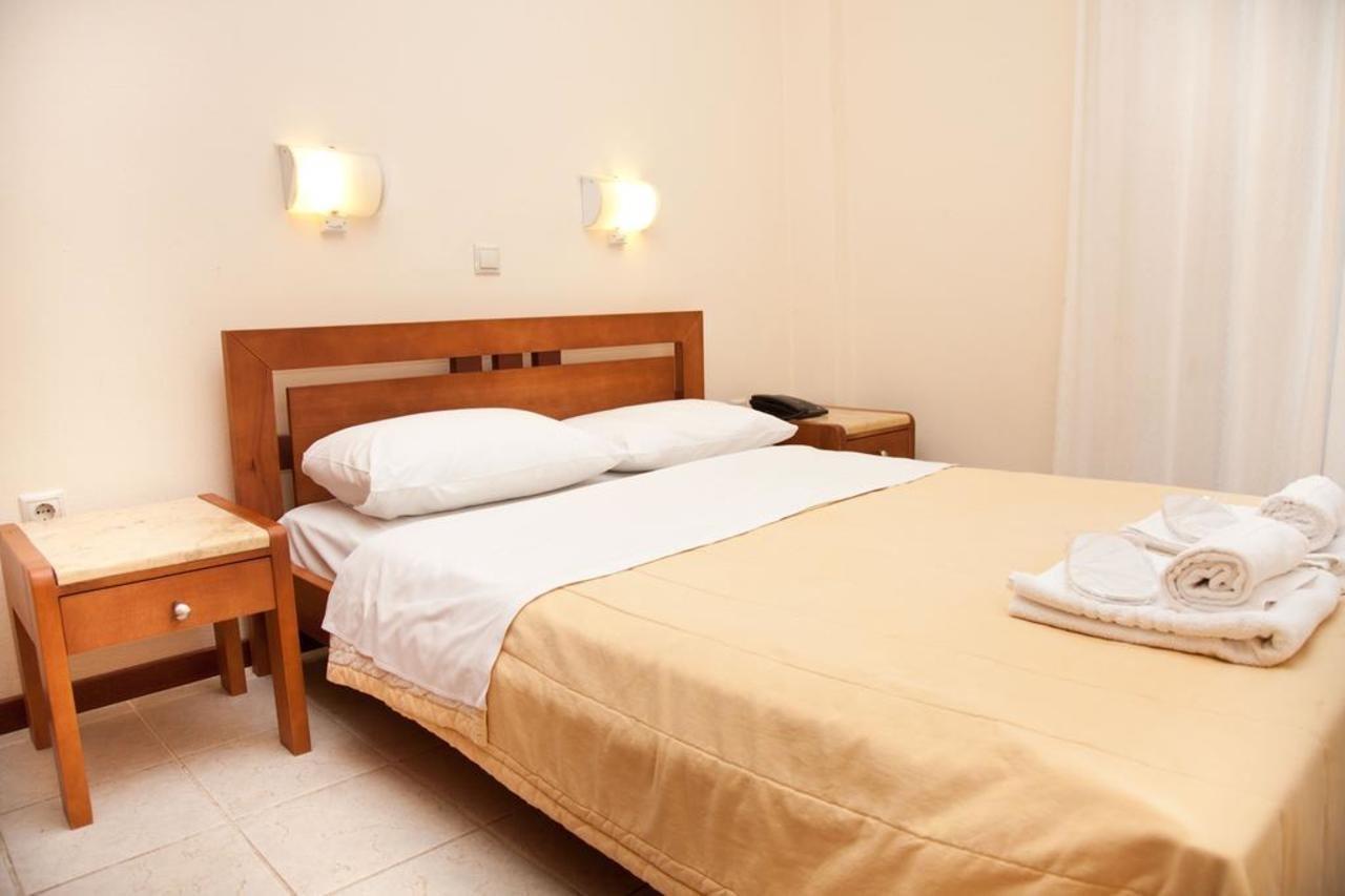 Akroyali Hotel & Villas Messinia ภายนอก รูปภาพ