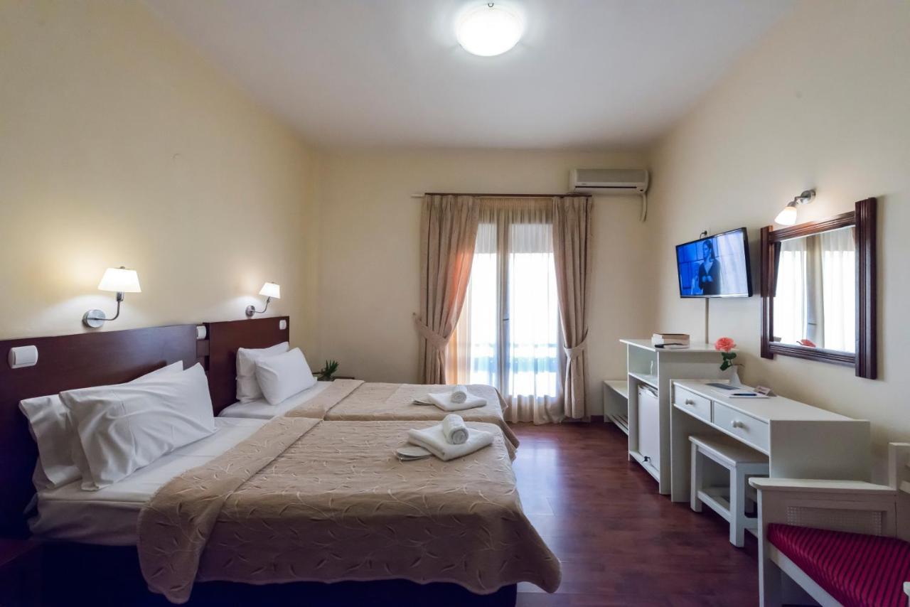 Akroyali Hotel & Villas Messinia ภายนอก รูปภาพ