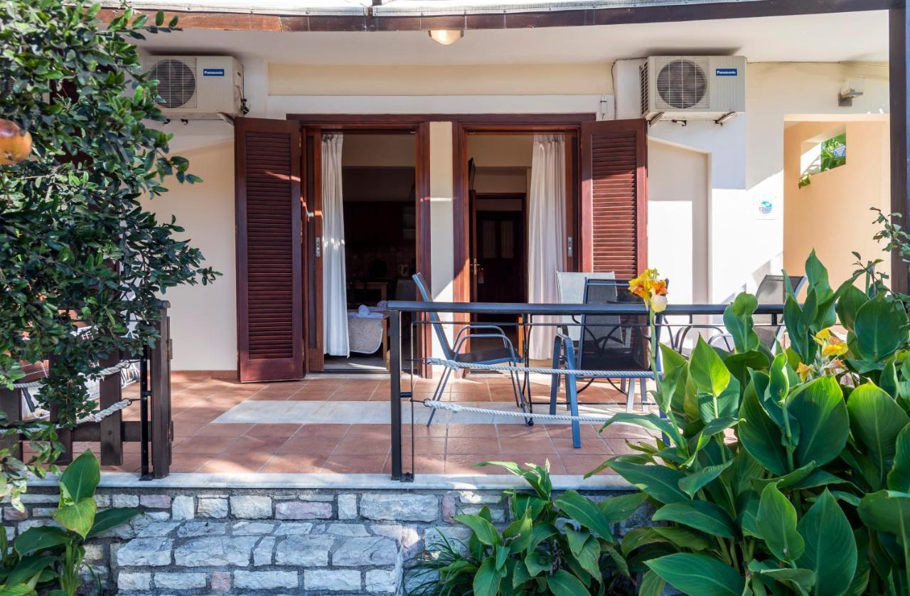 Akroyali Hotel & Villas Messinia ภายนอก รูปภาพ
