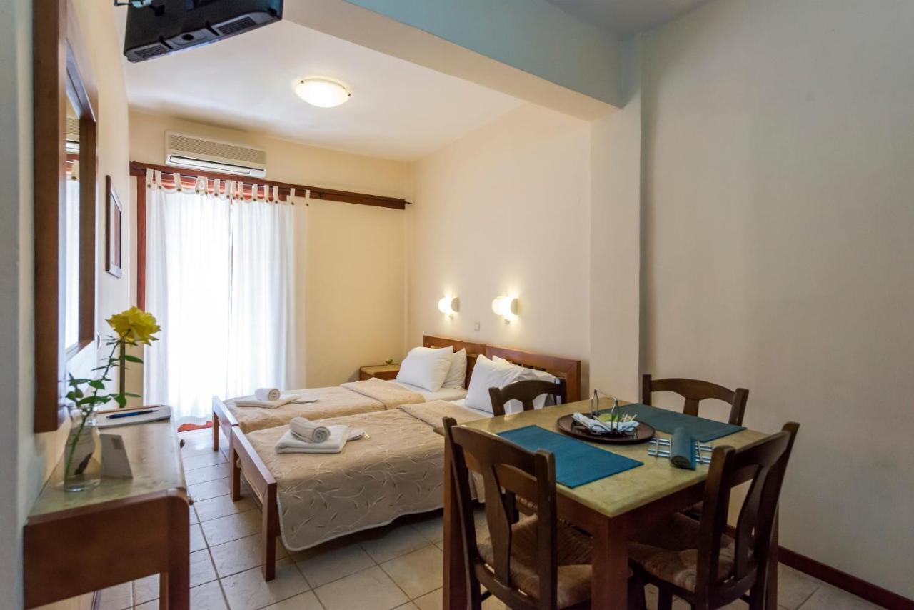 Akroyali Hotel & Villas Messinia ภายนอก รูปภาพ