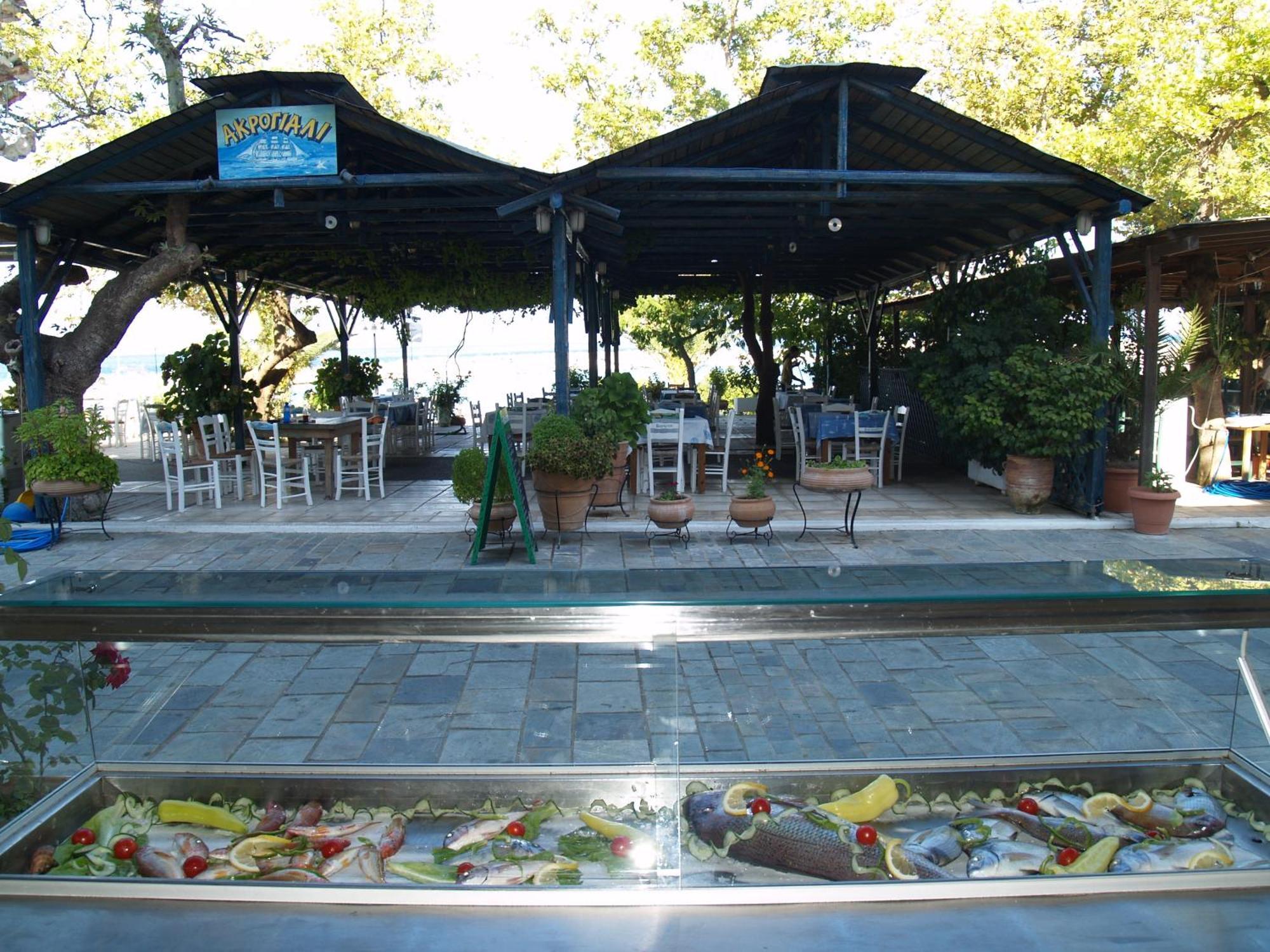 Akroyali Hotel & Villas Messinia ภายนอก รูปภาพ