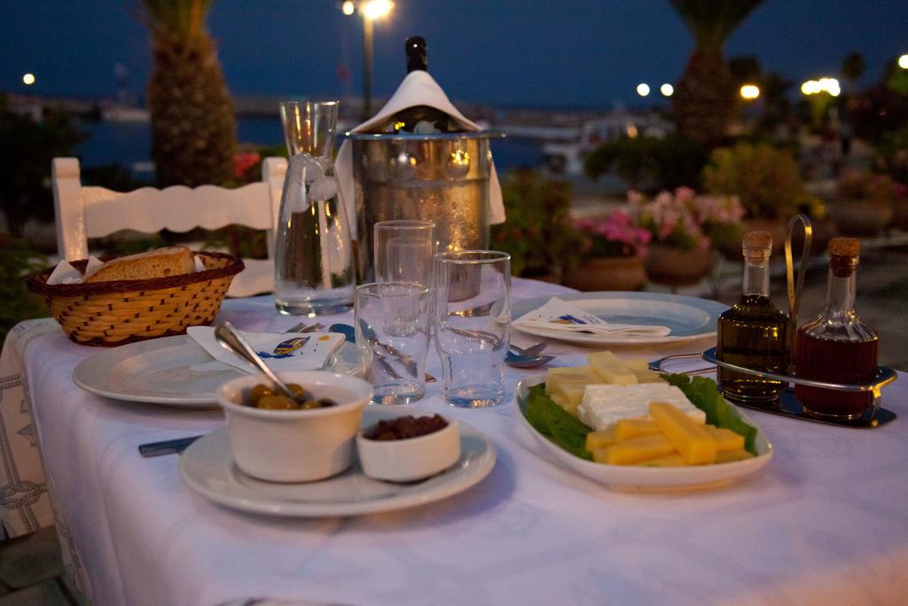 Akroyali Hotel & Villas Messinia ภายนอก รูปภาพ