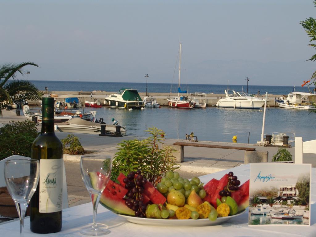 Akroyali Hotel & Villas Messinia ภายนอก รูปภาพ