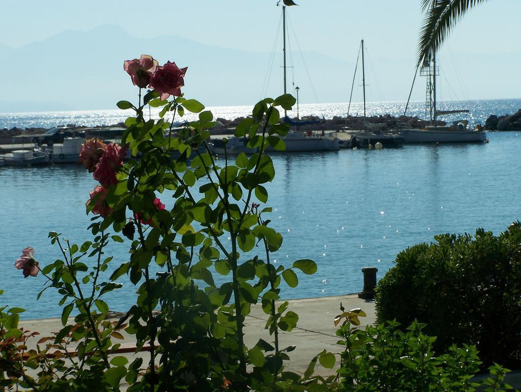 Akroyali Hotel & Villas Messinia ภายนอก รูปภาพ